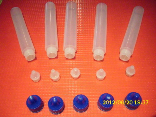 5 x 18 mm diameter plastic bottles of 25 ml PET